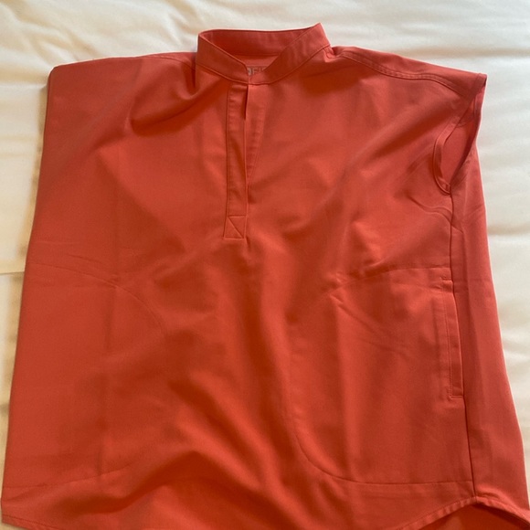 FIGS Rafeale Oversized SCRUB TOP - Picture 1 of 2